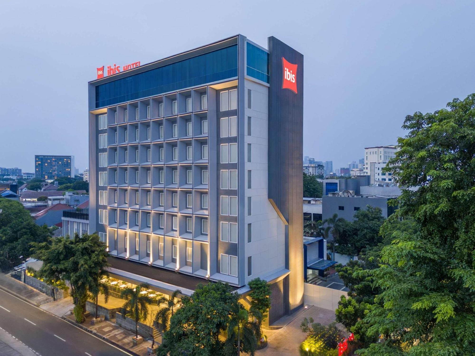 Ibis Jakarta Raden Saleh Hotel Exterior foto